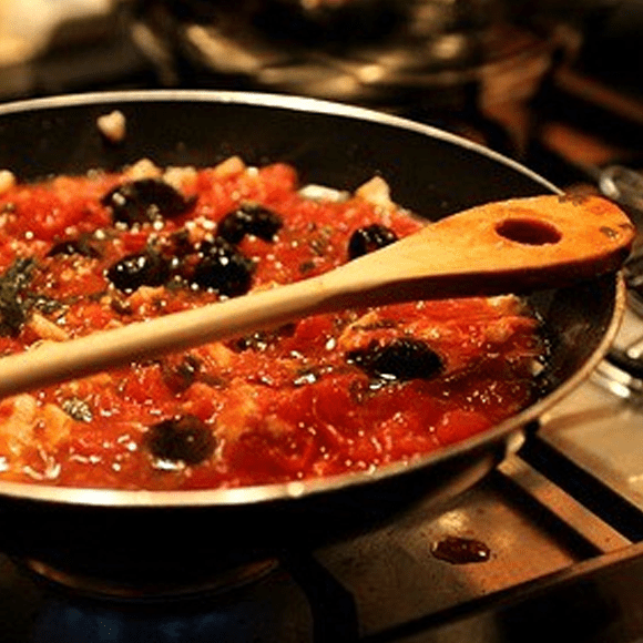 TOMATO SAUCE WITH OLIVES